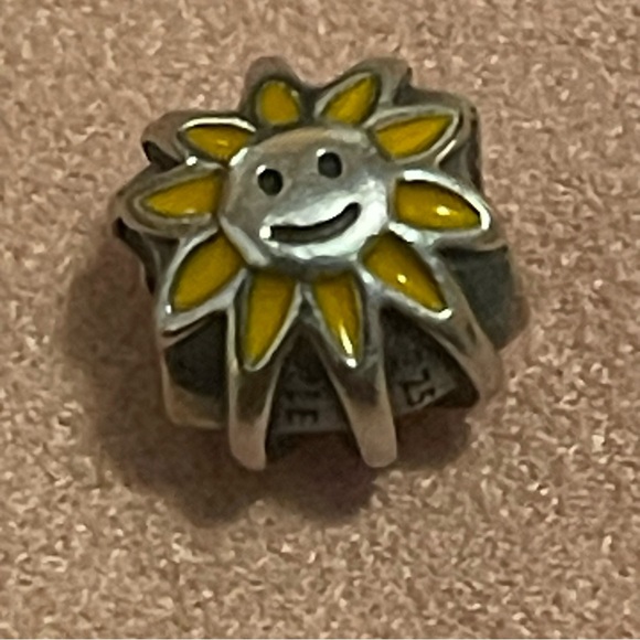 Pandora Sun Charm - Picture 4 of 8